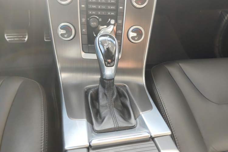 Used Volvo V60 2015 T5 Zhiyi Edition Gear Lever
