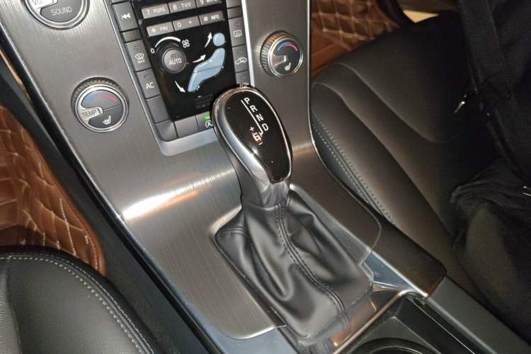 Used Volvo V60 2015 T5 Zhiyi Edition Gear Lever
