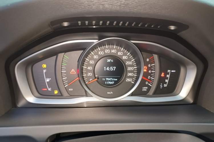 Used Volvo V60 2015 T5 Zhiyi Edition Instrument Cluster