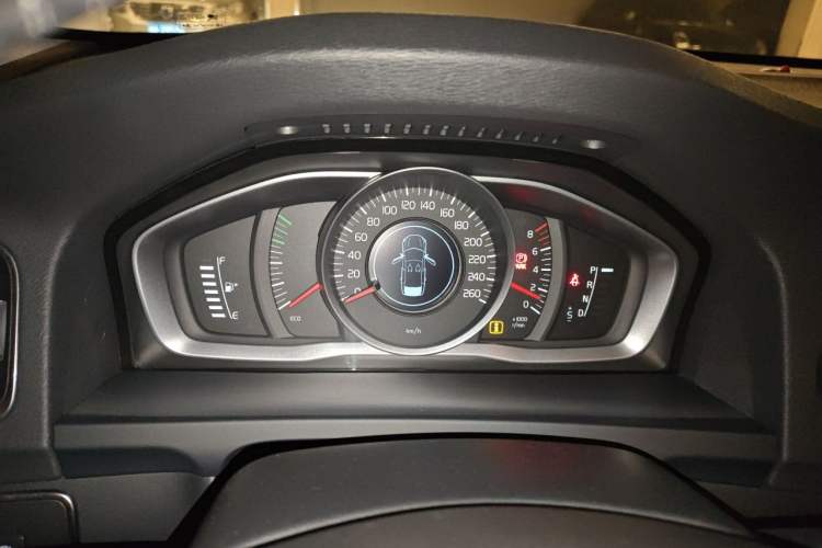 Used Volvo V60 2015 T5 Zhiyi Edition Instrument Cluster
