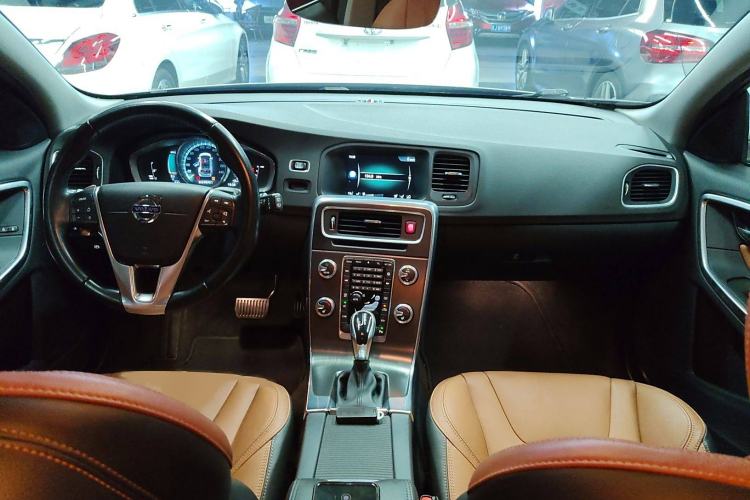 Used Volvo V60 2015 T5 Zhiya Edition Interior 2