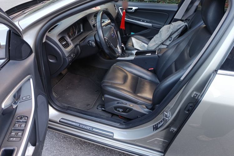 Used Volvo V60 2015 T5 Zhiyi Edition Interior 3