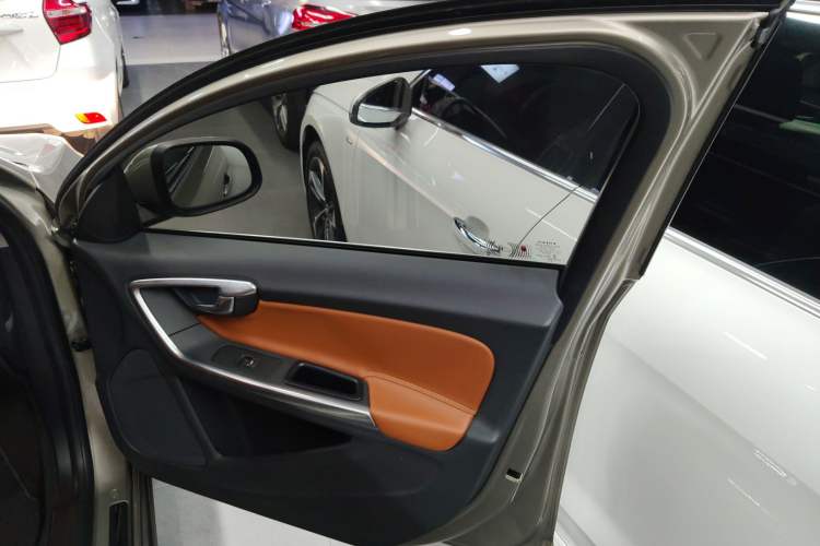 Used Volvo V60 2015 T5 Zhiya Edition Interior 5