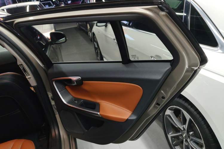 Used Volvo V60 2015 T5 Zhiya Edition Interior 6