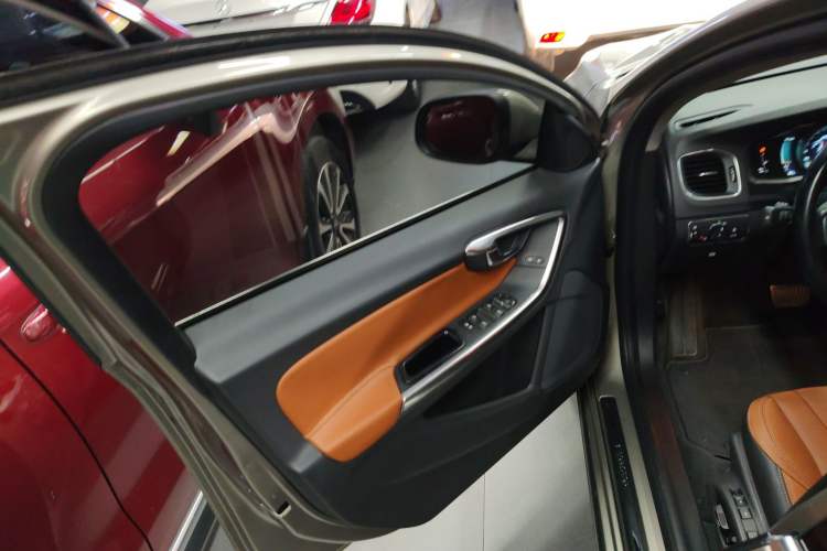 Used Volvo V60 2015 T5 Zhiya Edition Interior 7