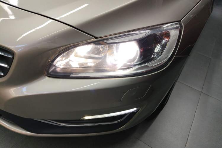Used Volvo V60 2015 T5 Zhiya Edition Left Front Headlight