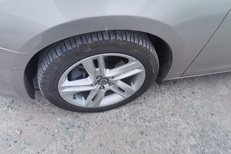 Used Volvo V60 2015 T5 Zhiya Edition Left Front Wheel Hub