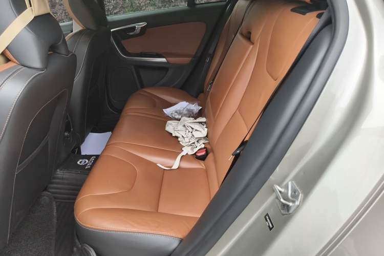 Used Volvo V60 2015 T5 Zhiya Edition Left Rear Seat