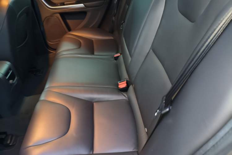 Used Volvo V60 2015 T5 Zhiyi Edition Left Rear Seat