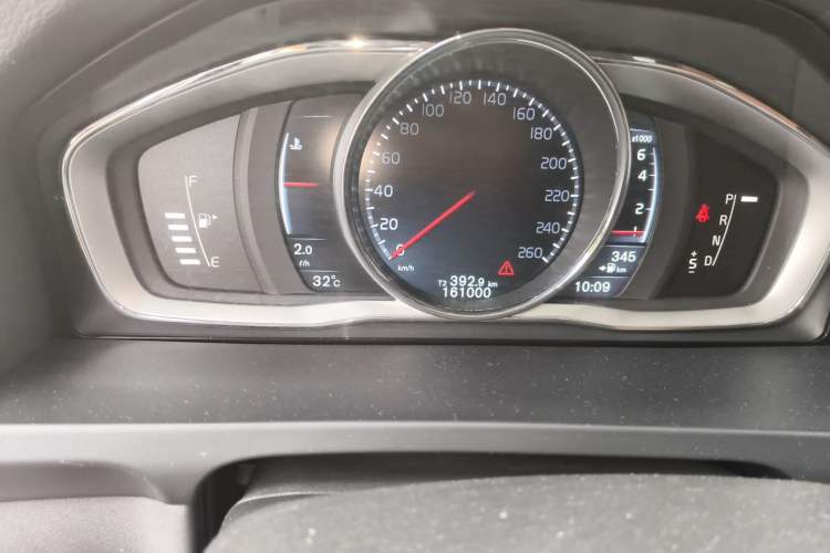 Used Volvo V60 2015 T5 Zhiya Edition Odometer Close Up