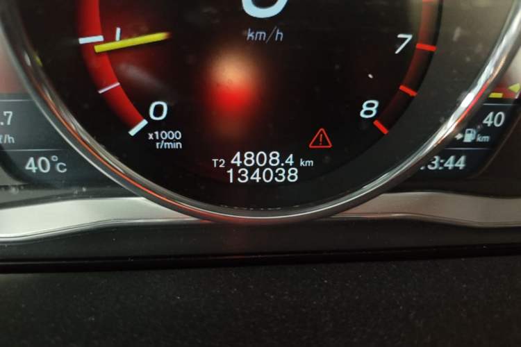 Used Volvo V60 2015 T5 Zhiyi Edition Odometer Close Up