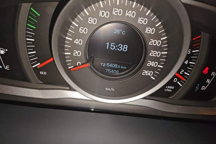 Used Volvo V60 2015 T5 Zhiyi Edition Odometer Close Up