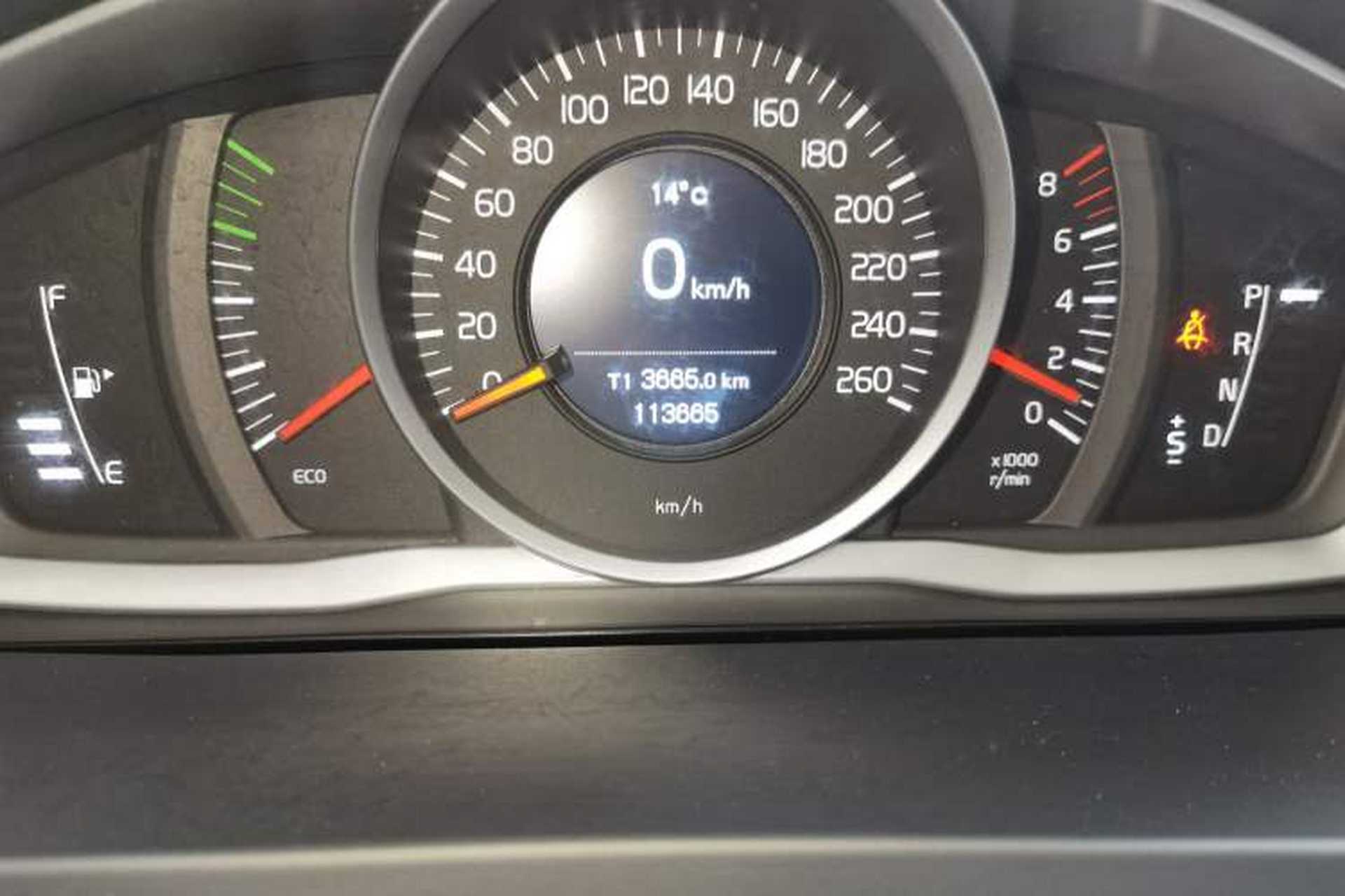 Used Volvo V60 2015 T5 Zhiyi Edition Odometer Close Up