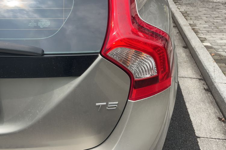 Used Volvo V60 2015 T5 Zhiya Edition Rear Right 45 Deg