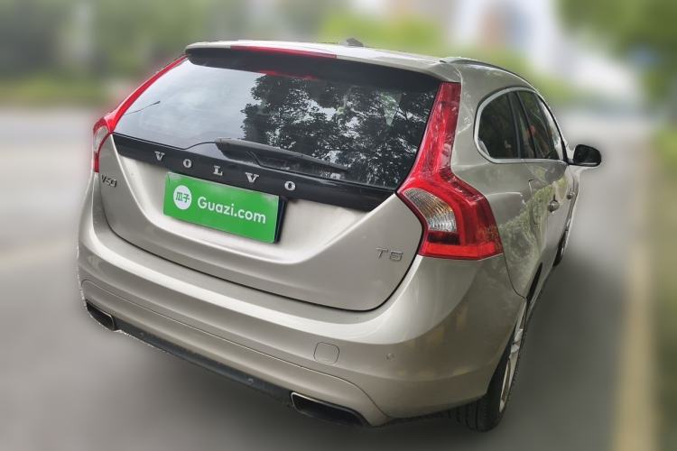 Used Volvo V60 2015 T5 Zhiya Edition Rear Right 45 Deg
