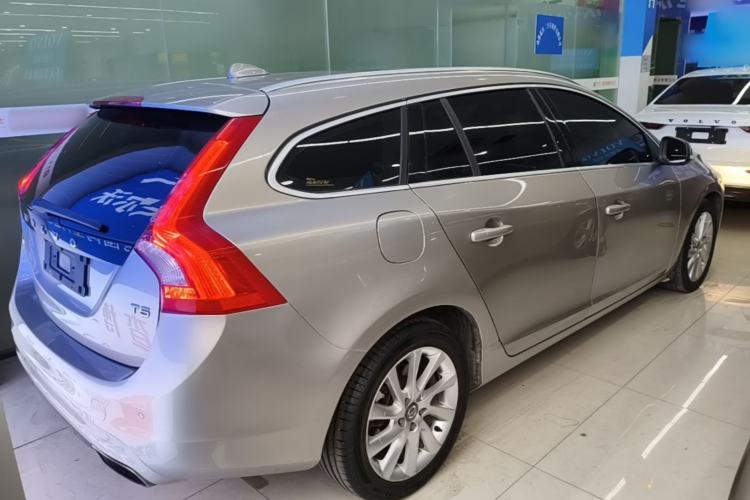 Used Volvo V60 2015 T5 Zhiyi Edition Rear Right 45 Deg