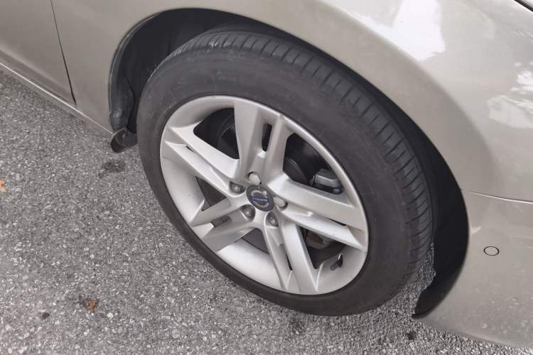 Used Volvo V60 2015 T5 Zhiya Edition Right Front Wheel Hub
