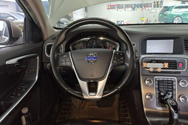 Used Volvo V60 2015 T5 Zhiyi Edition Steering Wheel