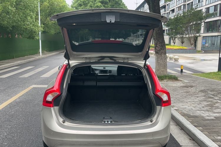 Used Volvo V60 2015 T5 Zhiya Edition Trunk