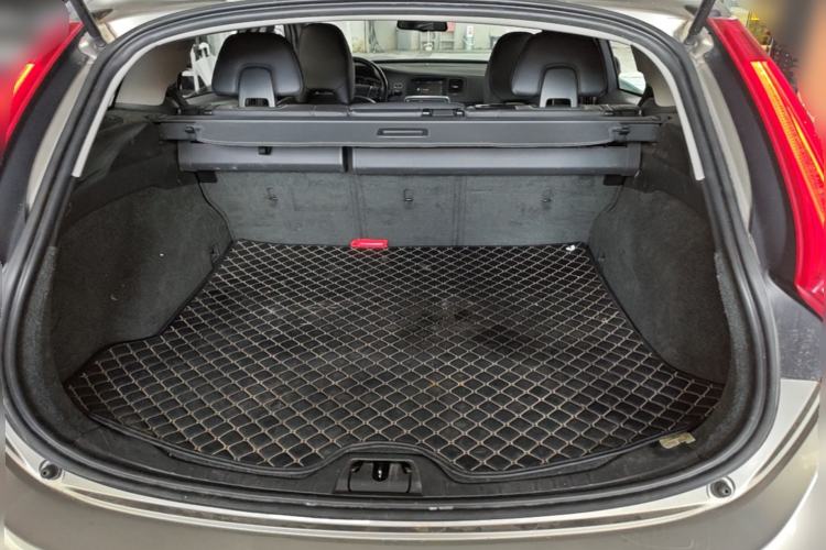 Used Volvo V60 2015 T5 Zhiyi Edition Trunk