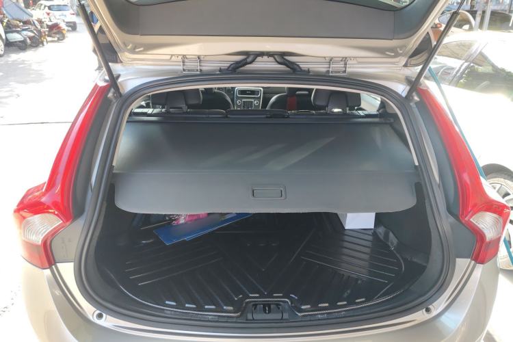 Used Volvo V60 2015 T5 Zhiyi Edition Trunk