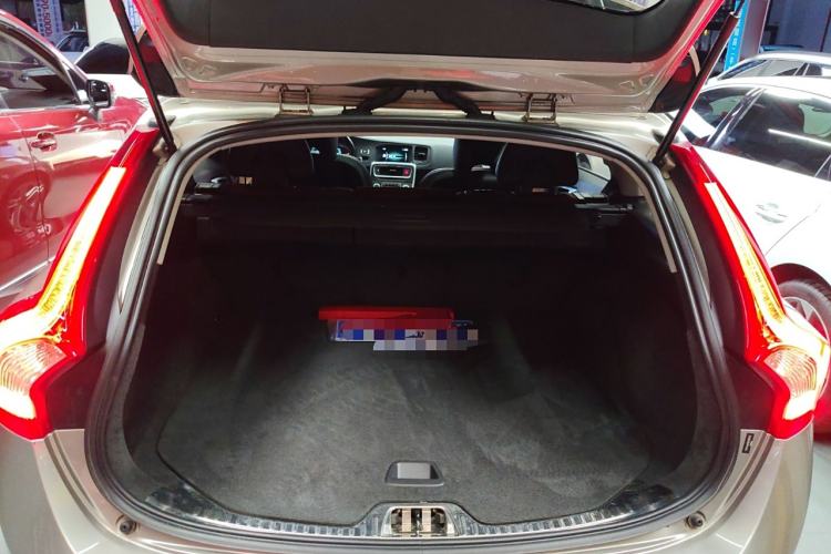 Used Volvo V60 2015 T5 Zhiya Edition Trunk