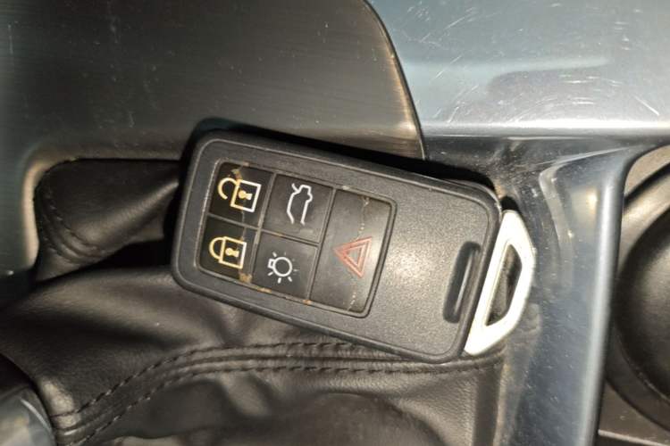 Used Volvo V60 2015 T5 Zhiyi Edition Vehicle Key