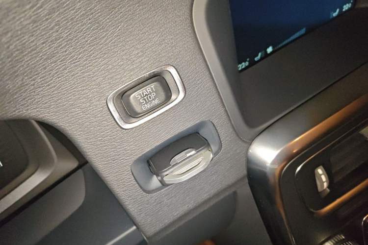 Used Volvo V60 2015 T5 Zhiyi Edition Vehicle Key
