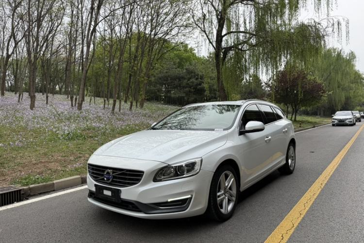 Used Volvo V60 2015 T5 Zhiya Edition Guazi used car, China used car export, Used car for sale, Used  cars, Cheapest cars for sale