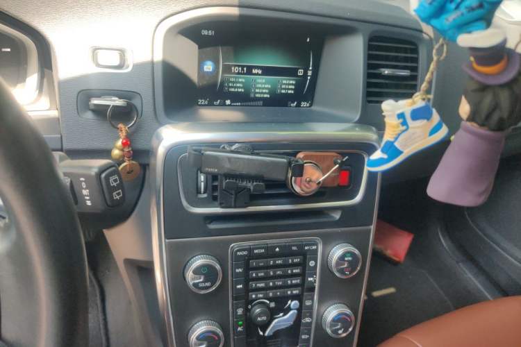 Used Volvo V60 2015 T5 Zhiya Edition Audio And AC Panel