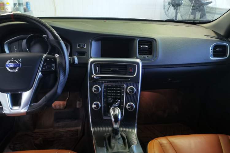 Used Volvo V60 2015 T5 Zhiya Edition Audio And AC Panel