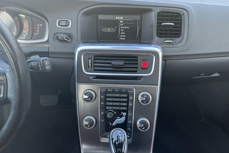 Used Volvo V60 2015 T5 Zhiya Edition Audio And AC Panel