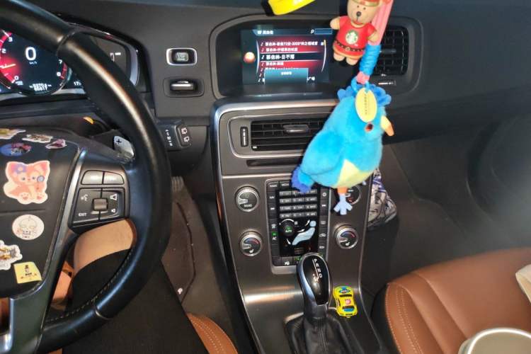 Used Volvo V60 2015 T5 Zhiya Edition Audio And AC Panel