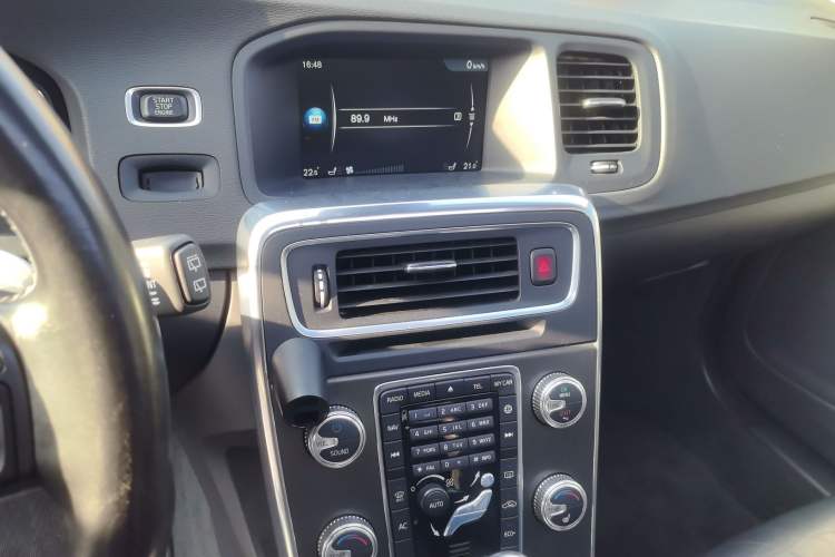 Used Volvo V60 2015 T5 Zhiya Edition Audio And AC Panel