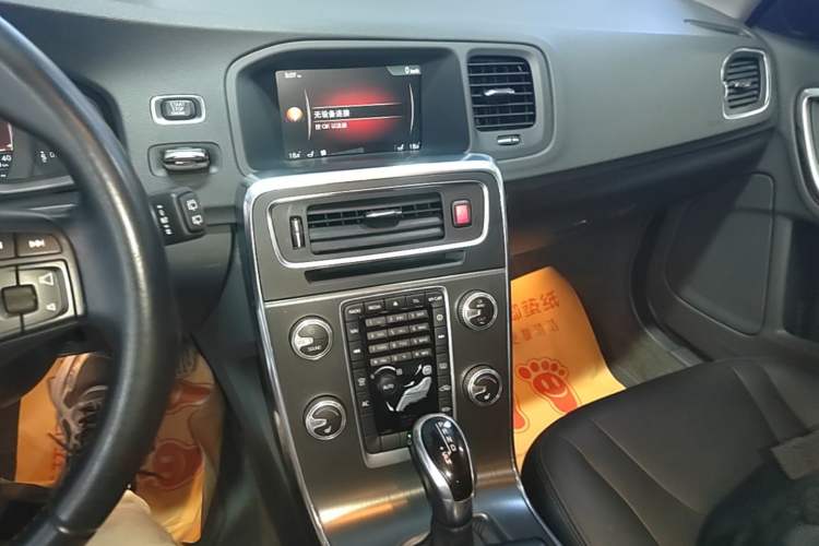 Used Volvo V60 2015 T5 Zhiyi Edition Audio And AC Panel