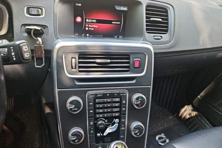 Used Volvo V60 2015 T5 Zhiya Edition Audio And AC Panel