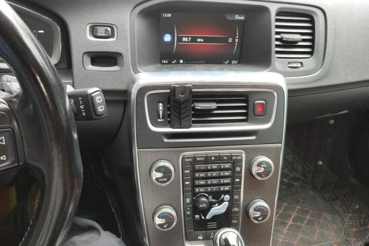 Used Volvo V60 2015 T5 Zhiya Edition Audio And AC Panel