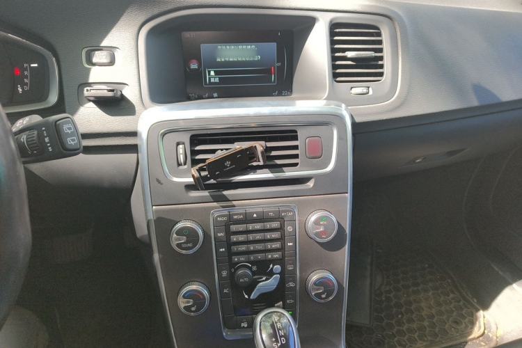 Used Volvo V60 2015 T5 Zhiya Edition Audio And AC Panel