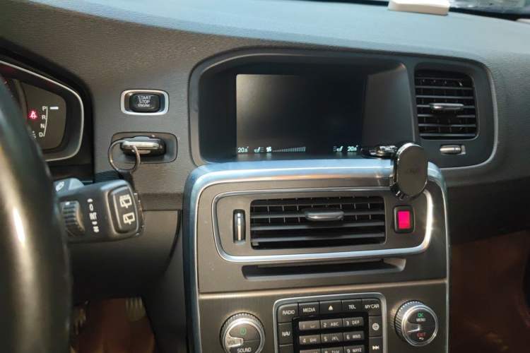 Used Volvo V60 2015 T5 Zhiyi Edition Audio And AC Panel