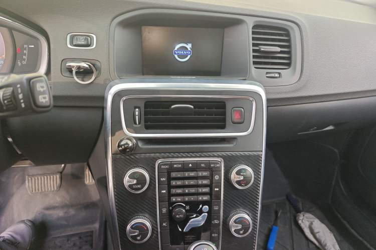 Used Volvo V60 2015 T5 Zhiya Edition Audio And AC Panel