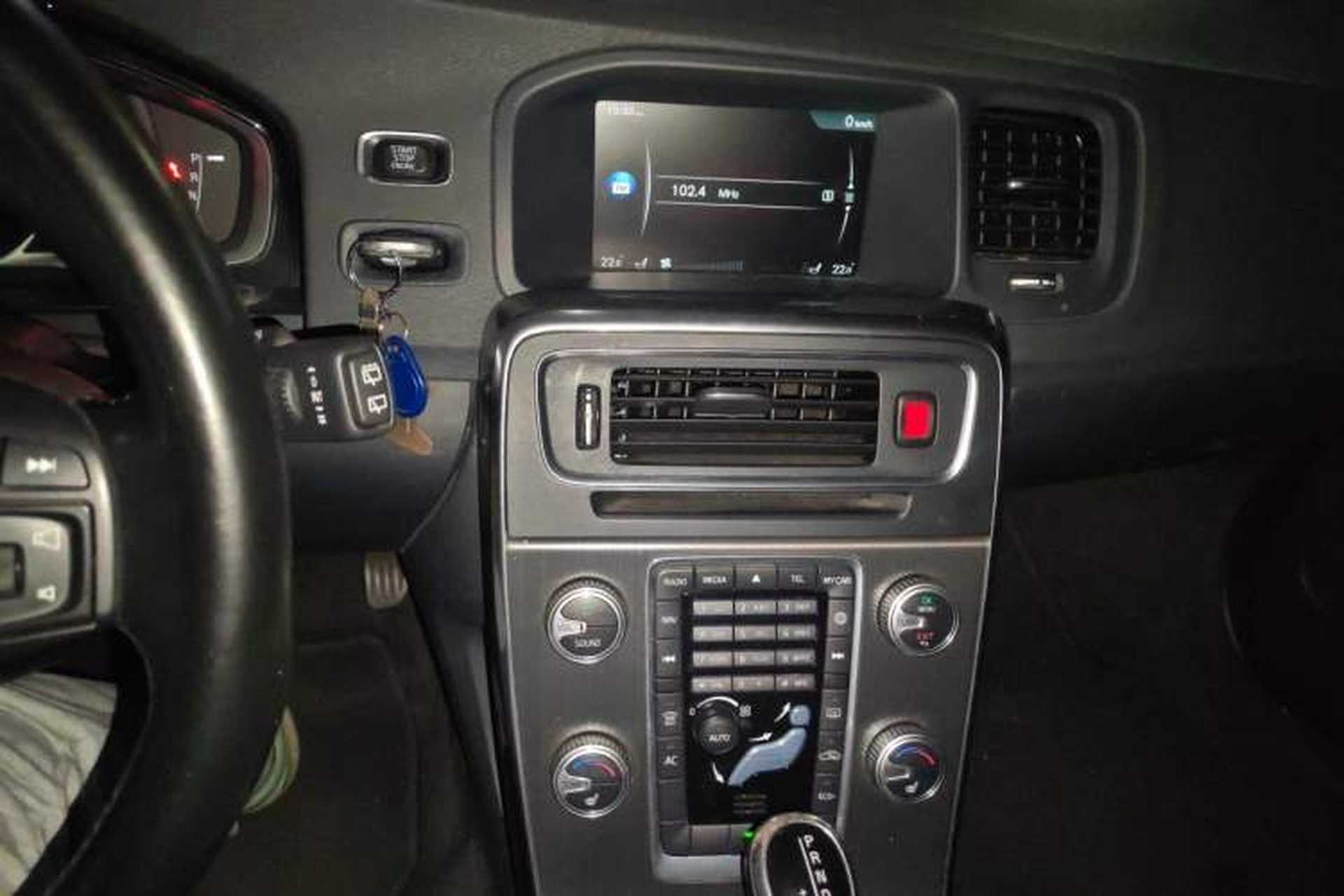 Used Volvo V60 2015 T5 Zhiyi Edition Audio And AC Panel