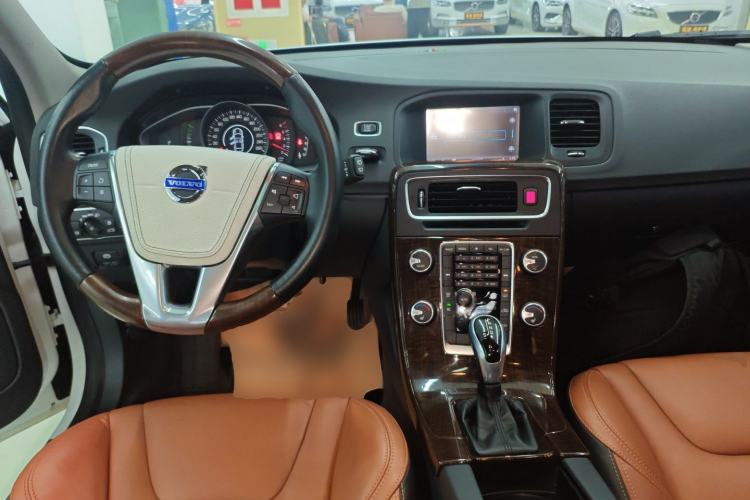 Used Volvo V60 2015 T5 Zhiyi Edition Center Console
