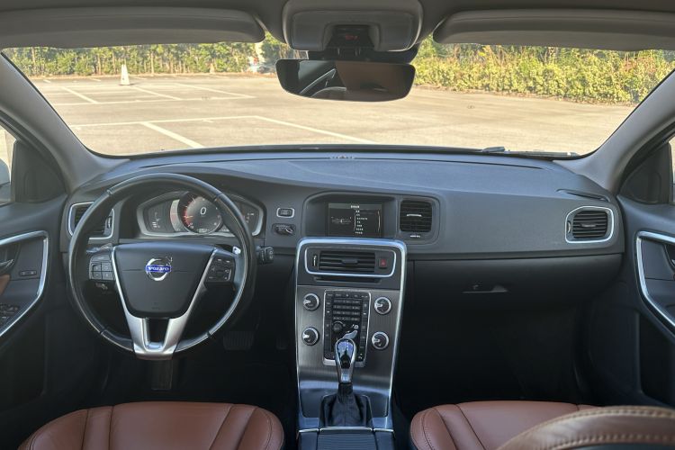 Used Volvo V60 2015 T5 Zhiya Edition Center Console