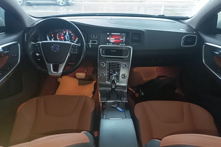 Used Volvo V60 2015 T5 Zhiya Edition Center Console