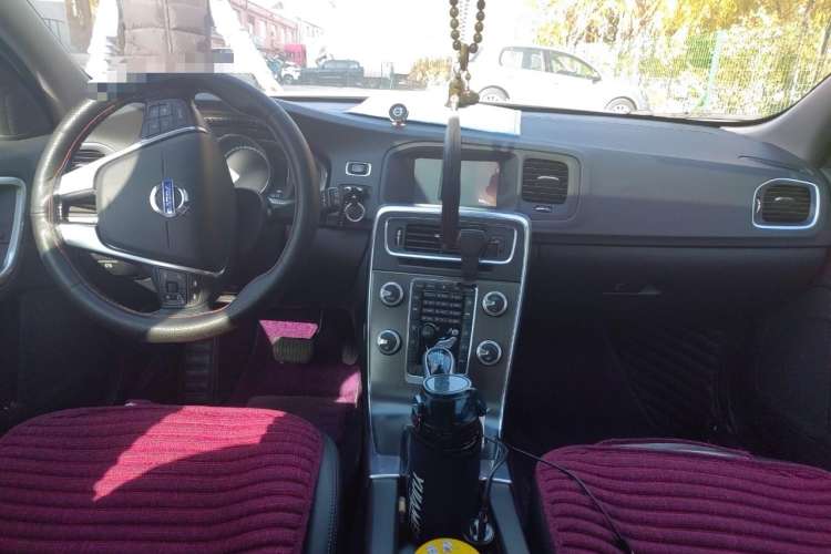 Used Volvo V60 2015 T5 Zhiyi Edition Center Console