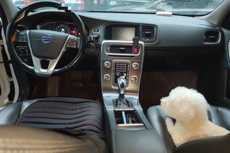 Used Volvo V60 2015 T5 Zhiyi Edition Center Console