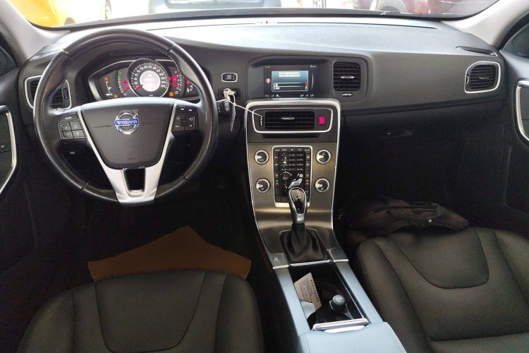 Used Volvo V60 2015 T5 Zhiyi Edition Center Console