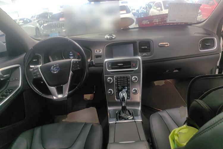 Used Volvo V60 2015 T5 Zhiyi Edition Center Console