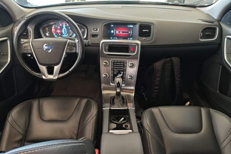 Used Volvo V60 2015 T5 Zhiya Edition Center Console