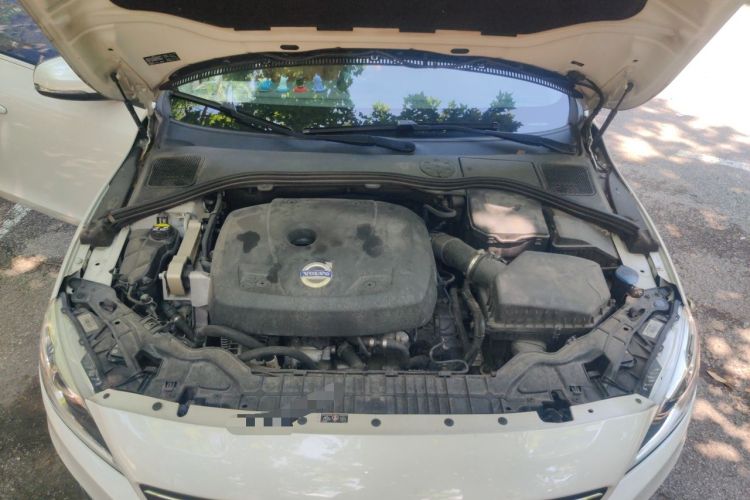 Used Volvo V60 2015 T5 Zhiya Edition Engine Bay